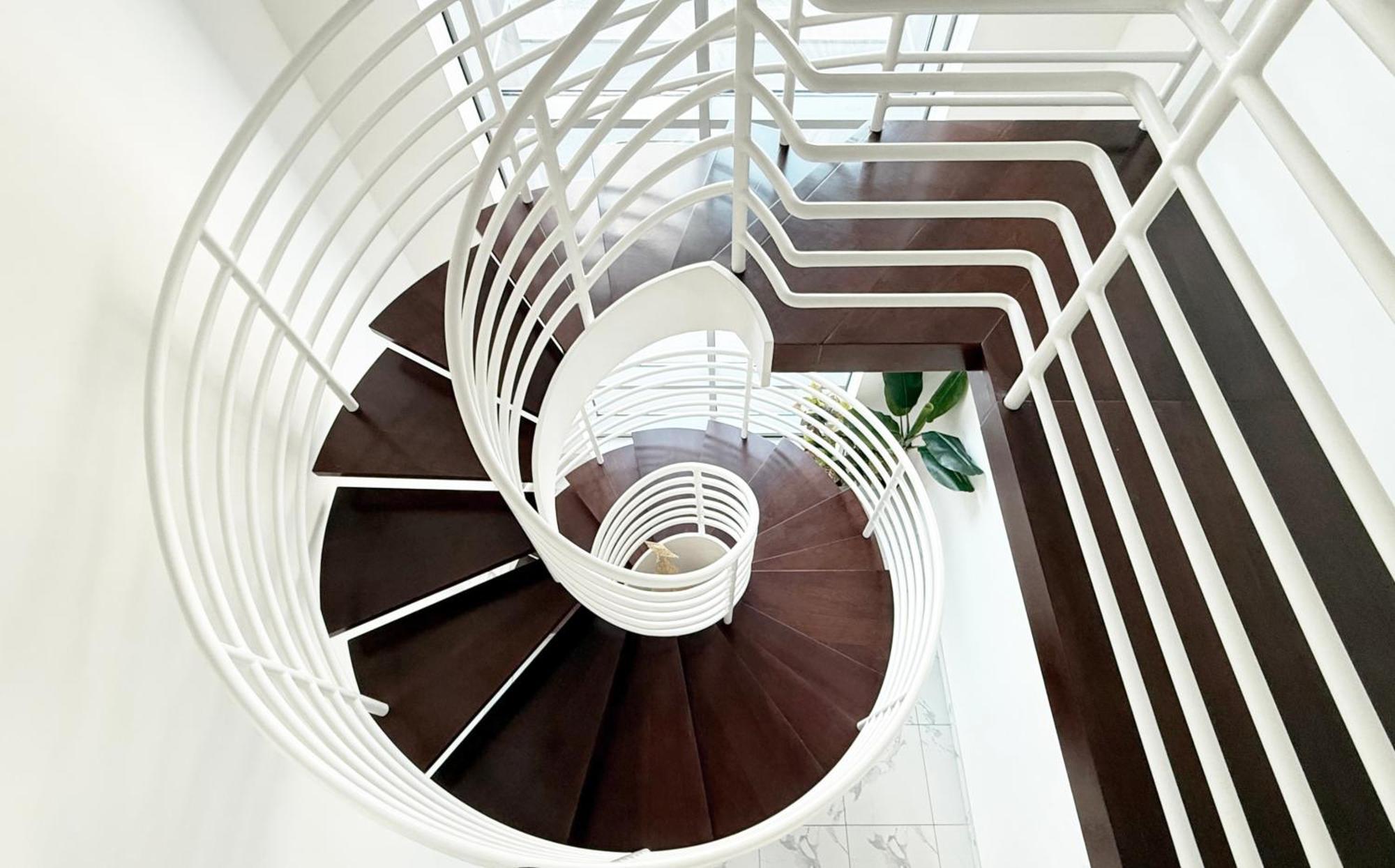 Canal-view Duplex Apartment *
