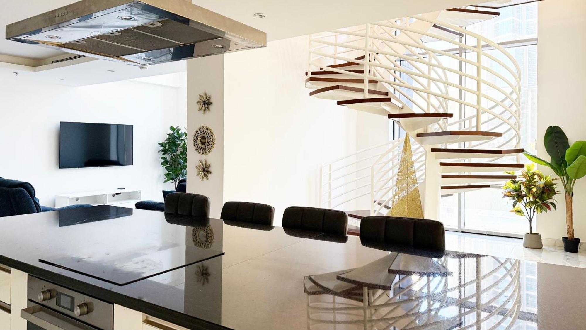 Apartment Canal-view Duplex *